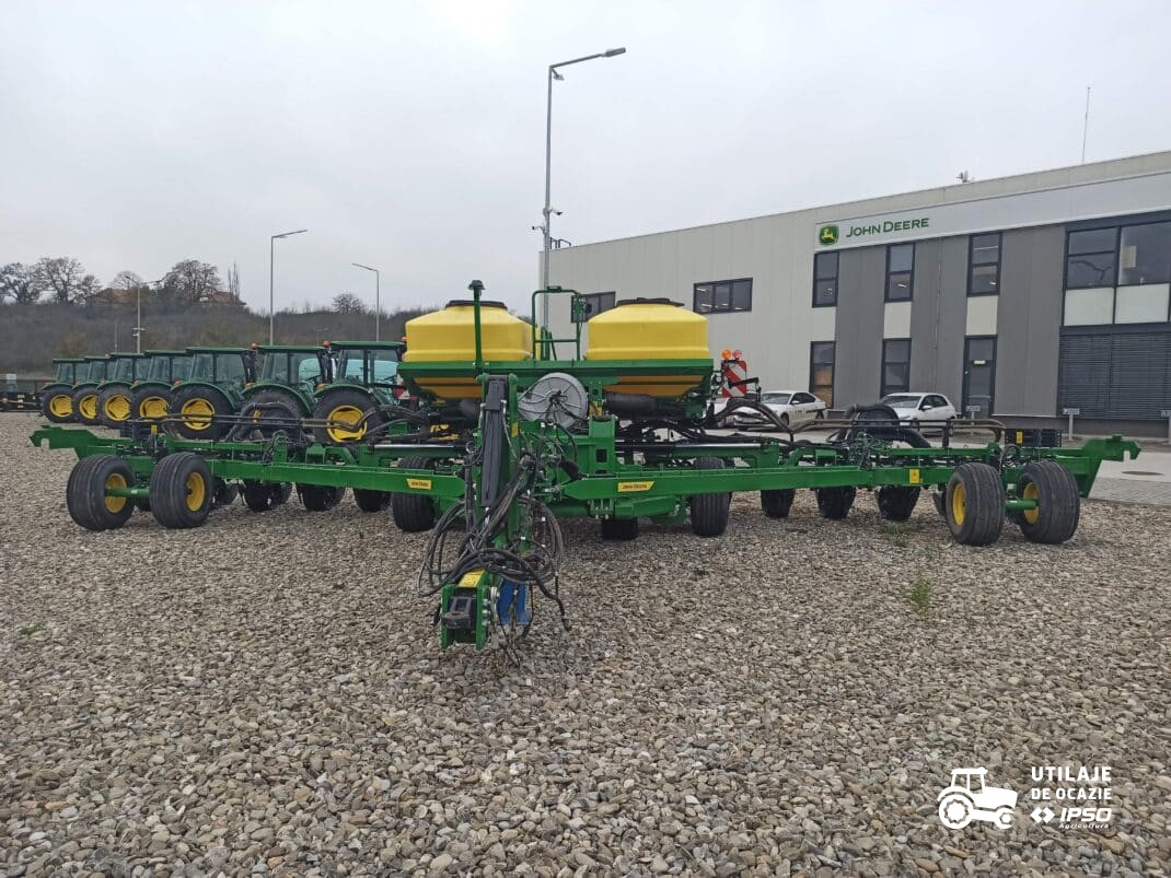 Semanatoare prasitoare John Deere DB37 ExactEmerge
