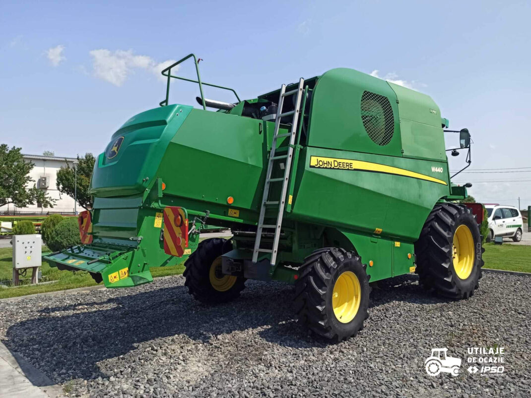 John Deere W440 + Header paioase