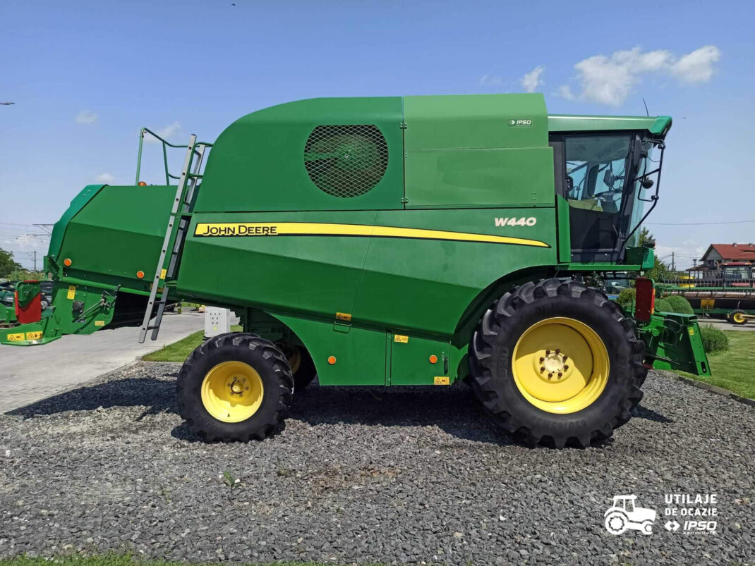 John Deere W440 + Header paioase