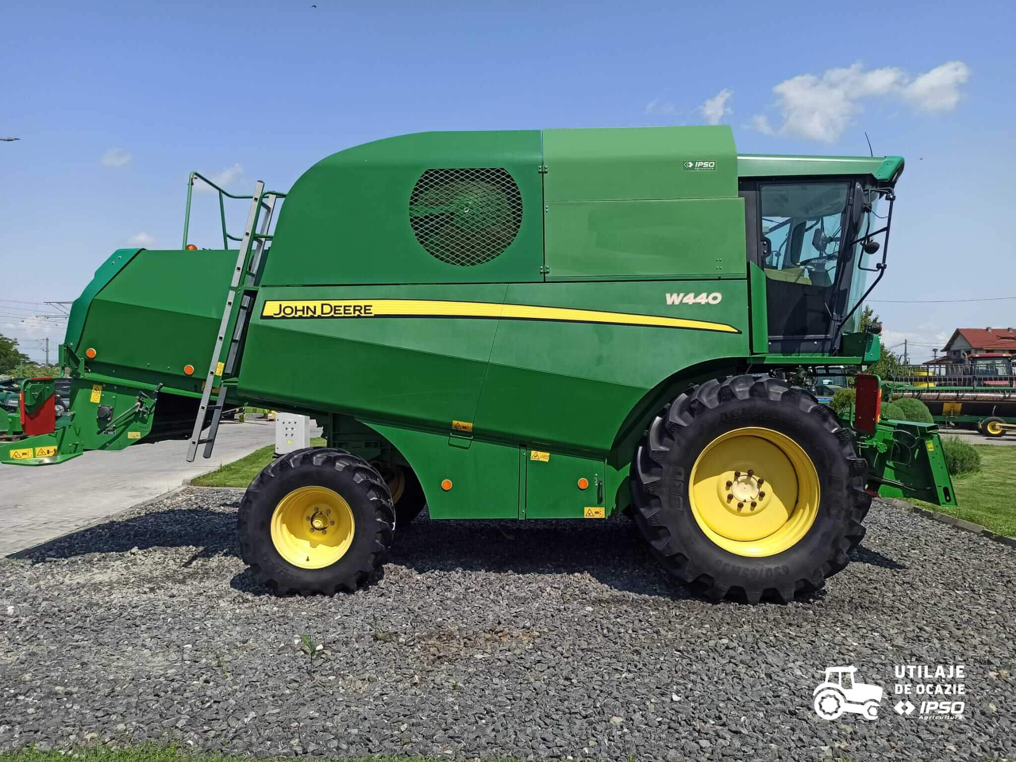 John Deere W440 + Header paioase
