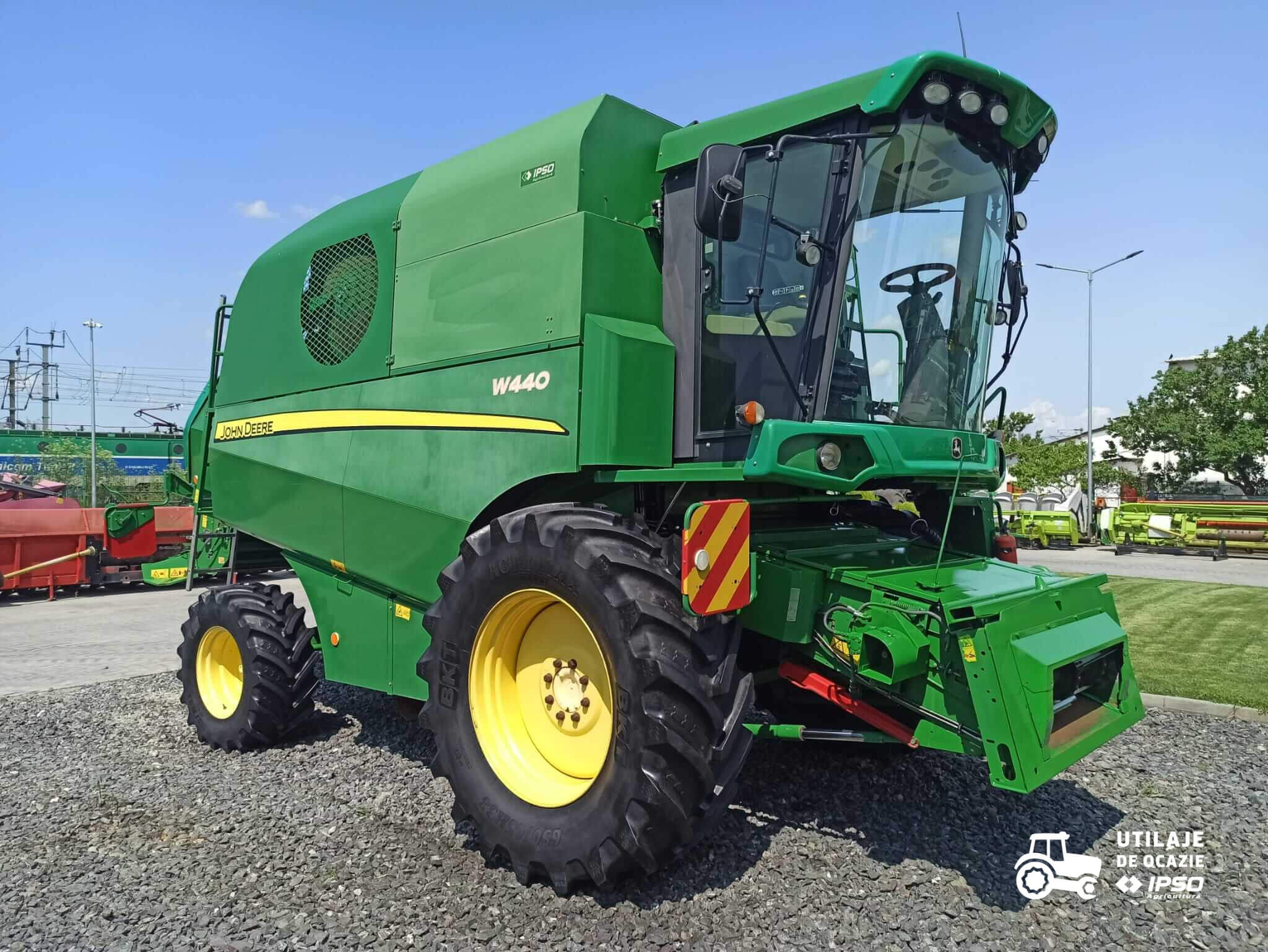 John Deere W440 + Header paioase
