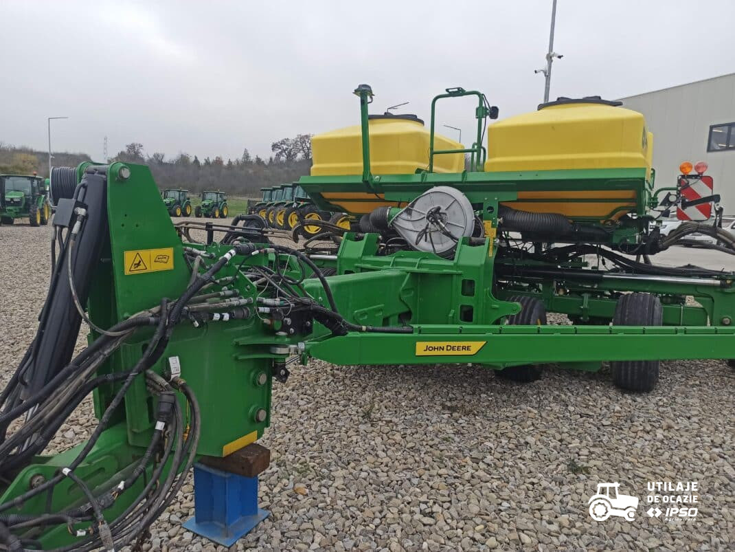 Semanatoare prasitoare John Deere DB37 ExactEmerge