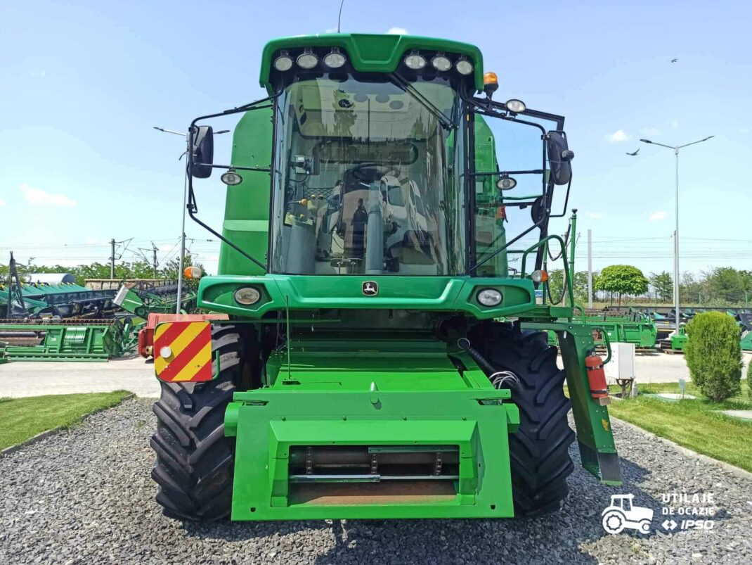 John Deere W440 + Header paioase