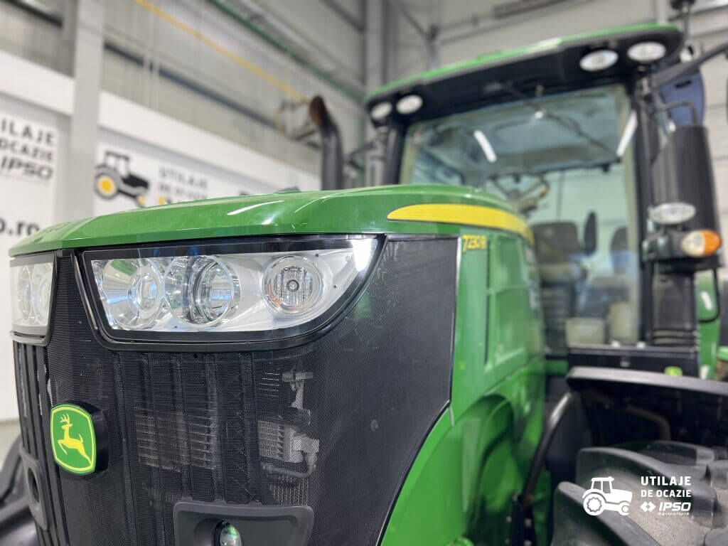 John Deere 7230R