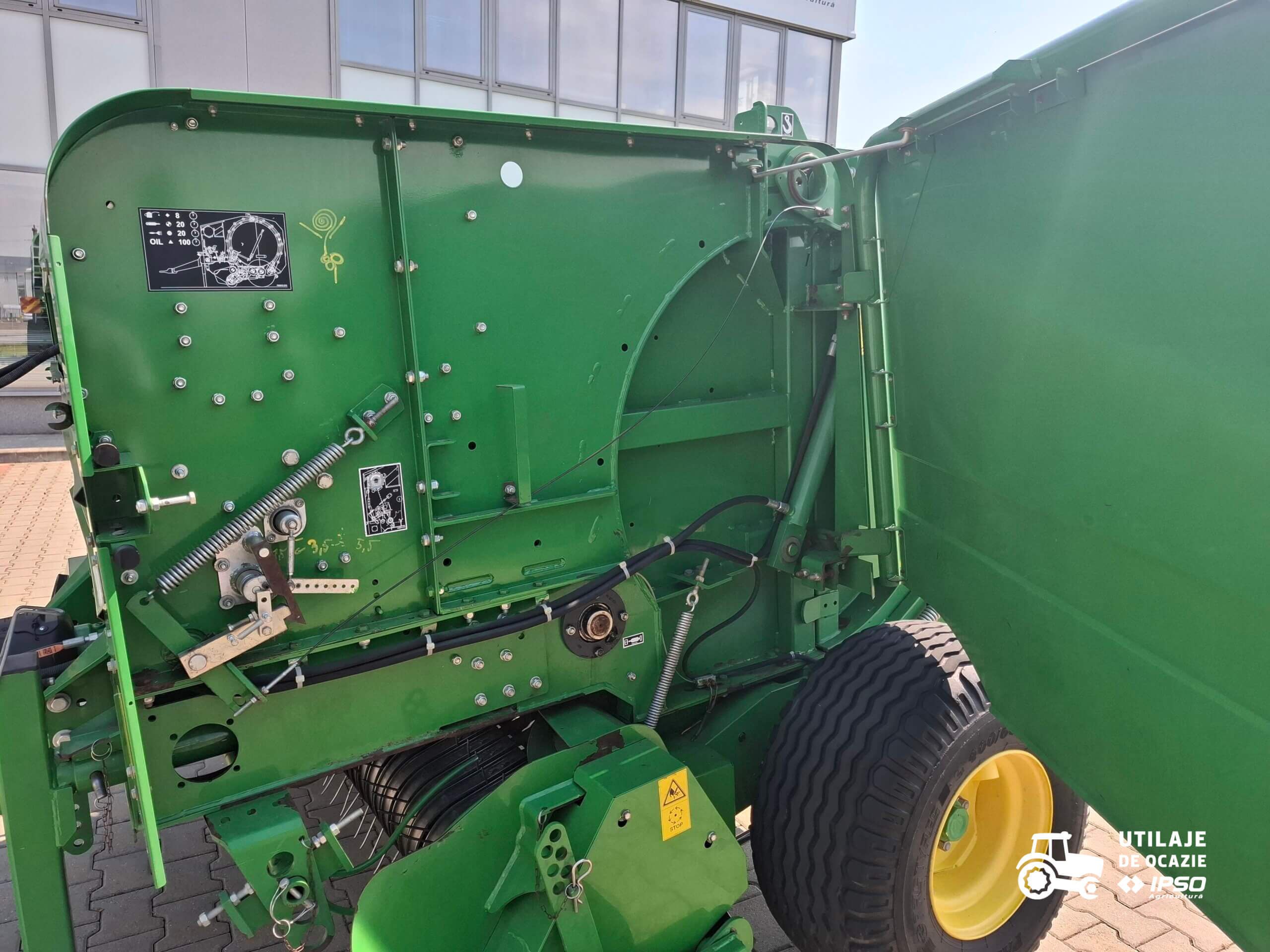 Presa de balotat John Deere model F440E