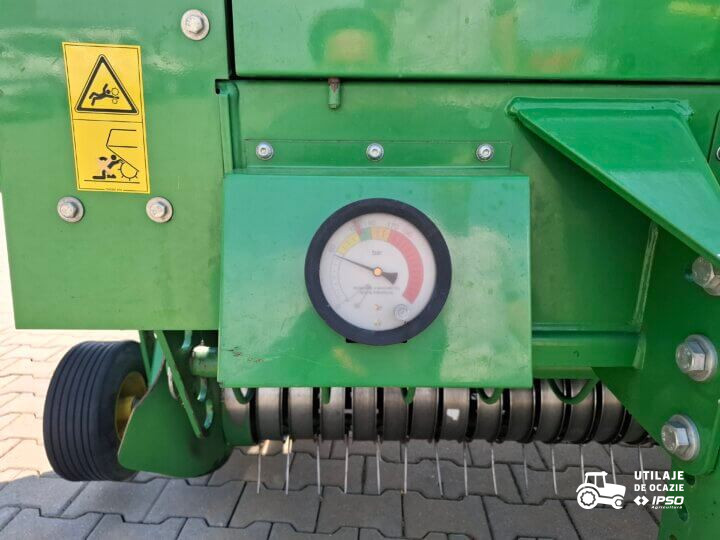 Presa de balotat John Deere model F440E