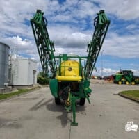 Sprayer tractat John Deere 724