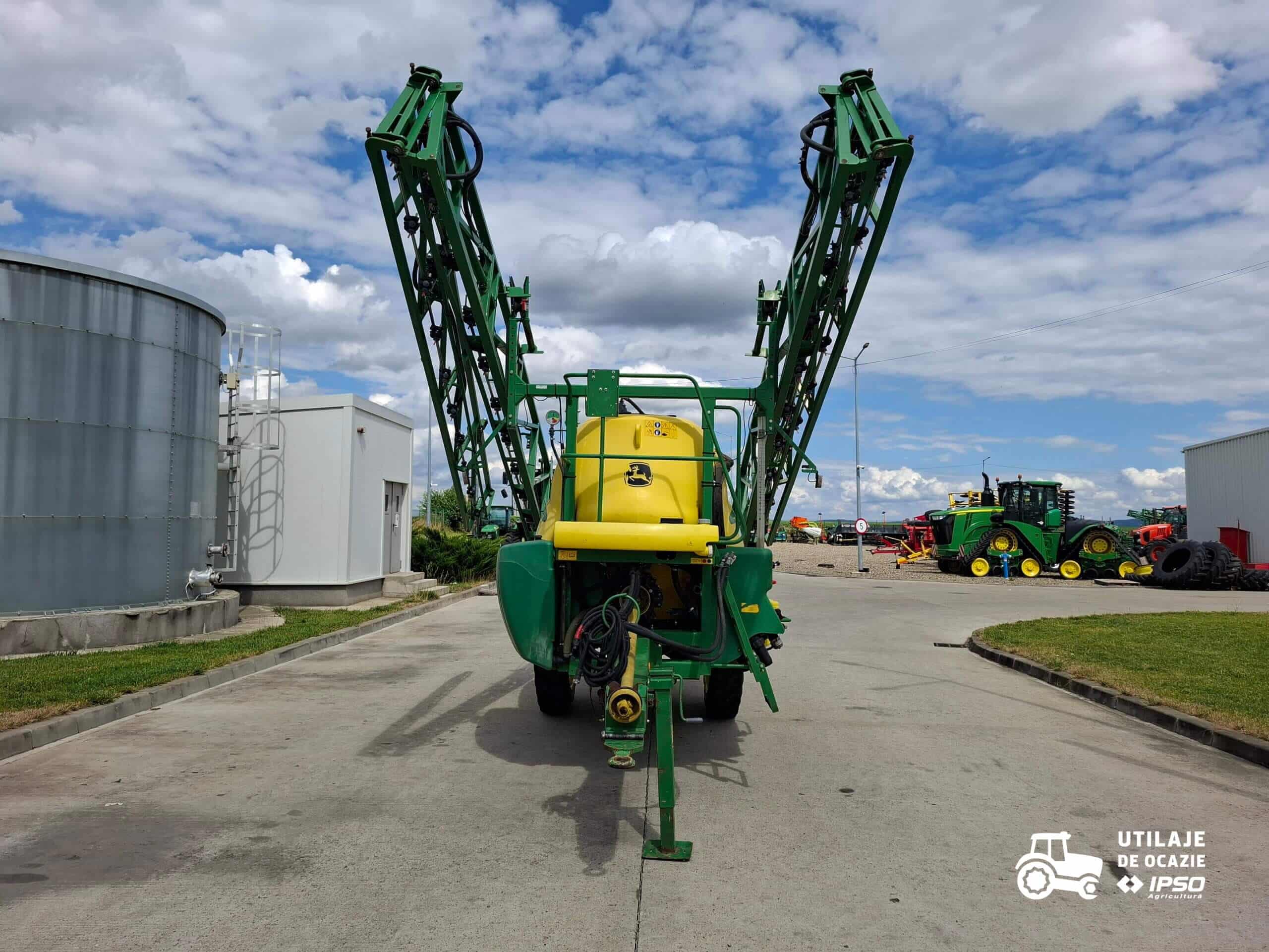 Sprayer tractat John Deere 724