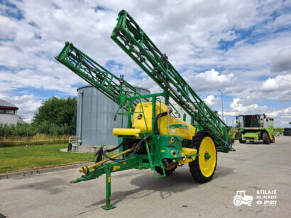 Sprayer tractat John Deere 724