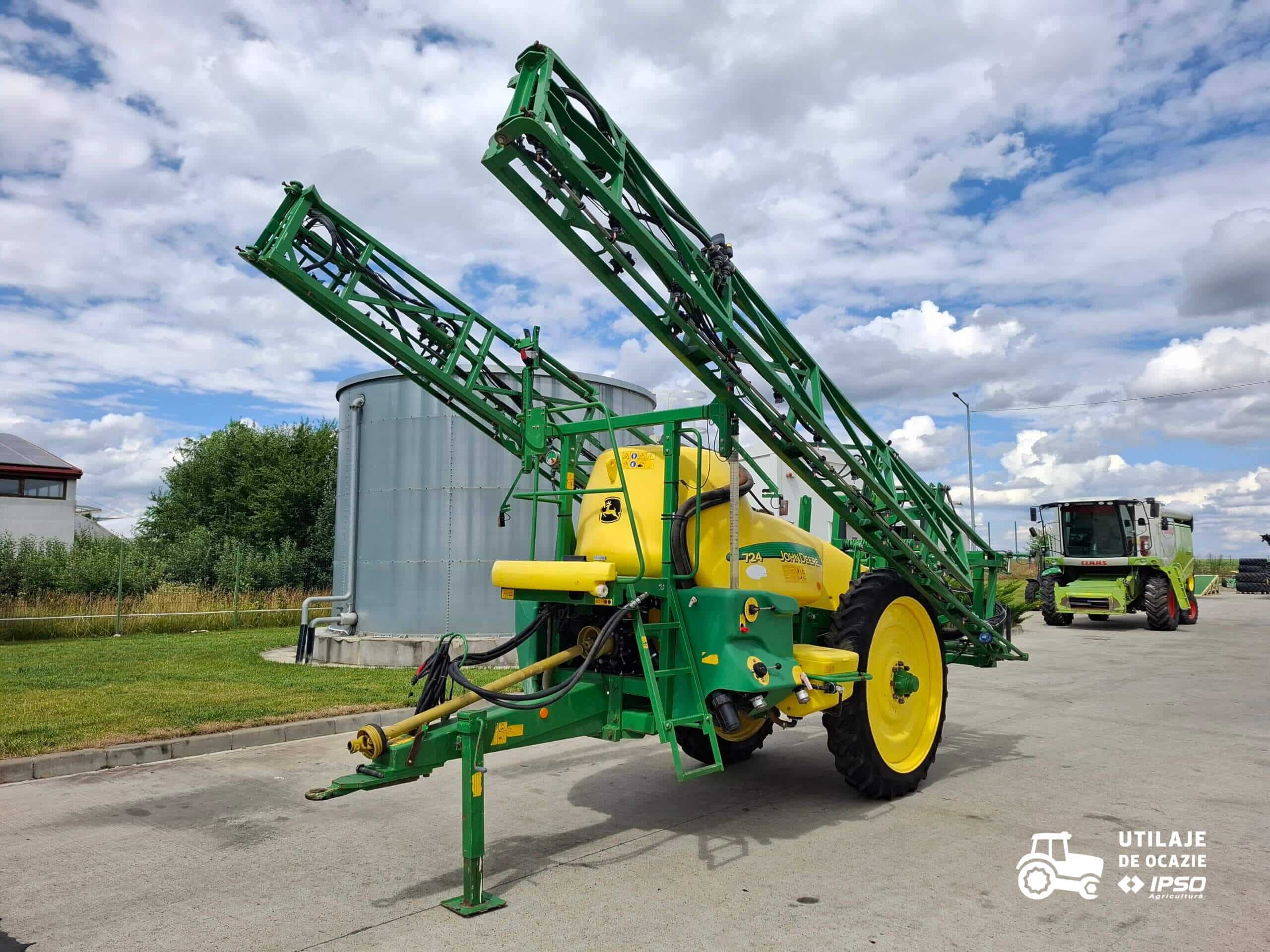 Sprayer tractat John Deere 724