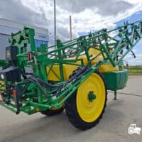 Sprayer tractat John Deere 724