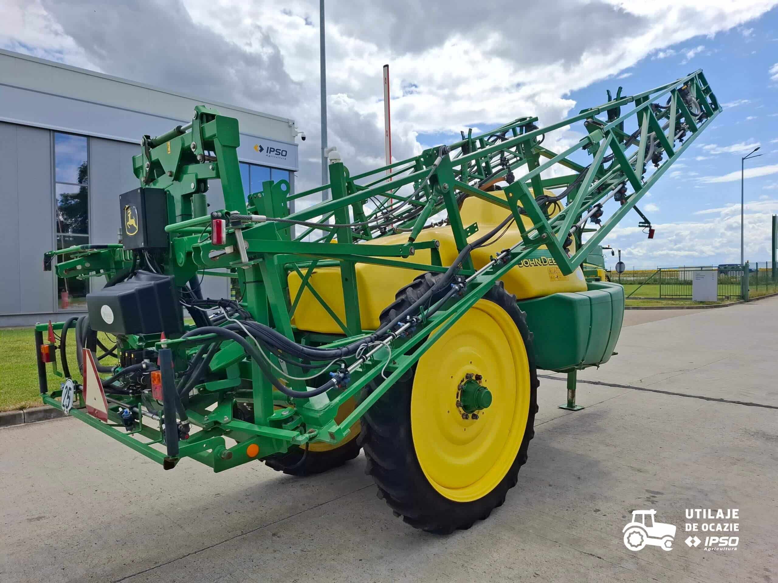 Sprayer tractat John Deere 724