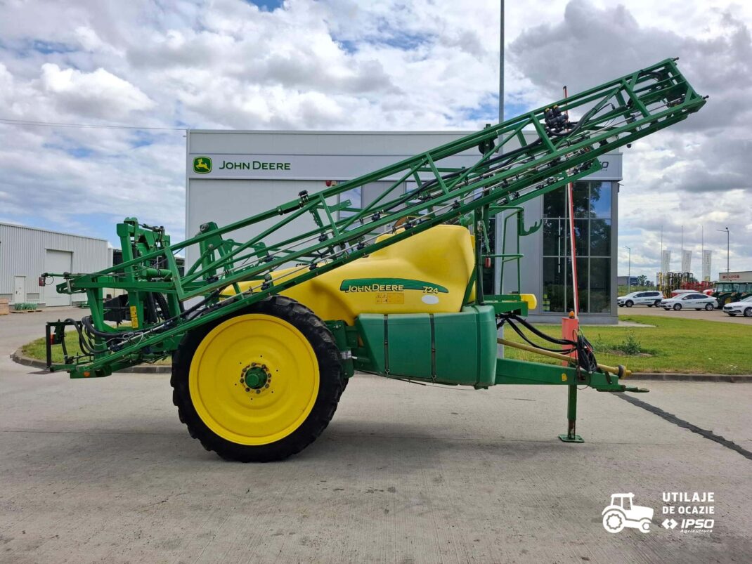 Sprayer tractat John Deere 724