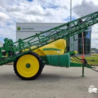 Sprayer tractat John Deere 724