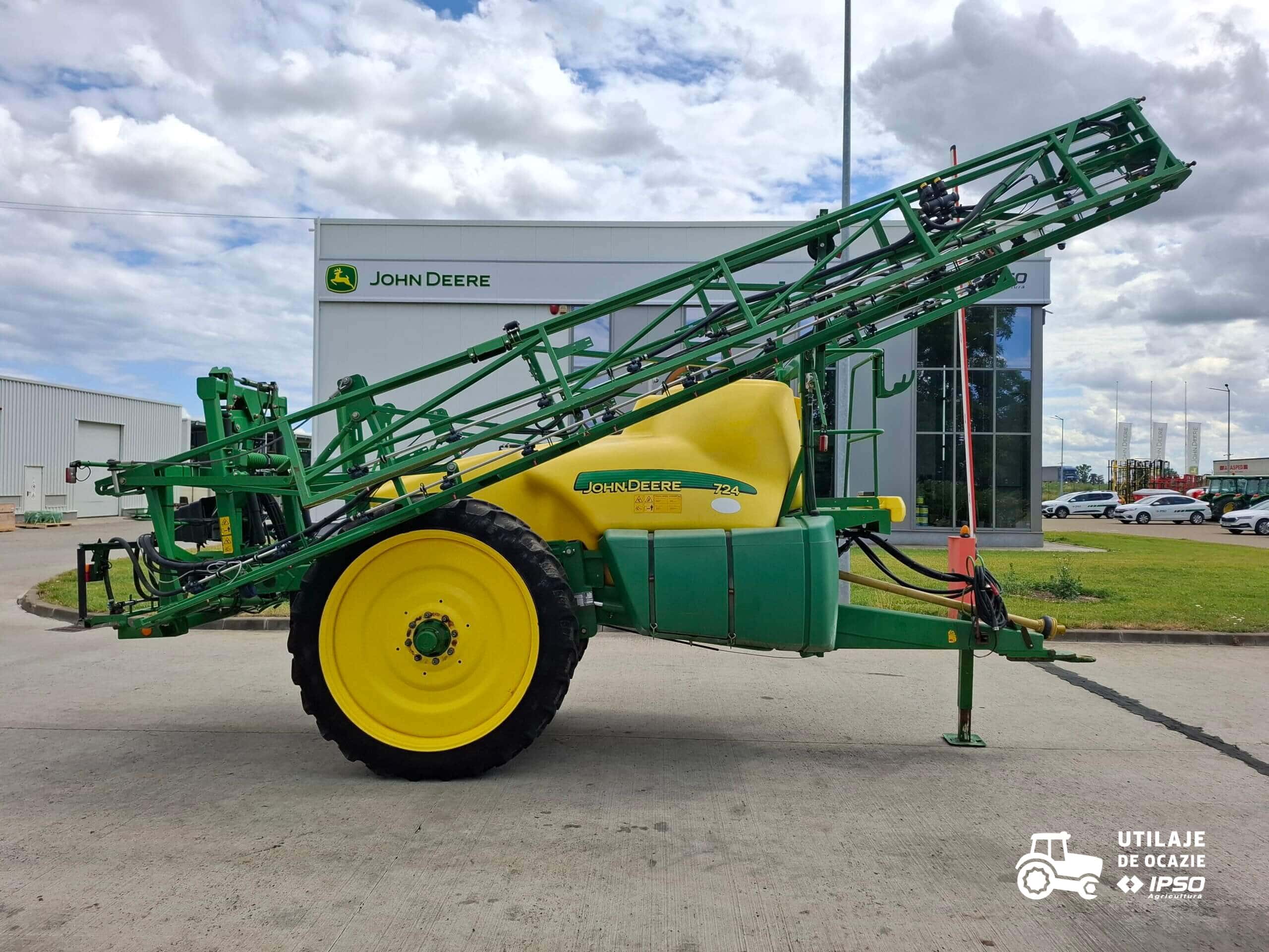 Sprayer tractat John Deere 724