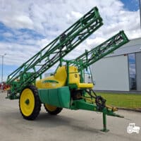 Sprayer tractat John Deere 724