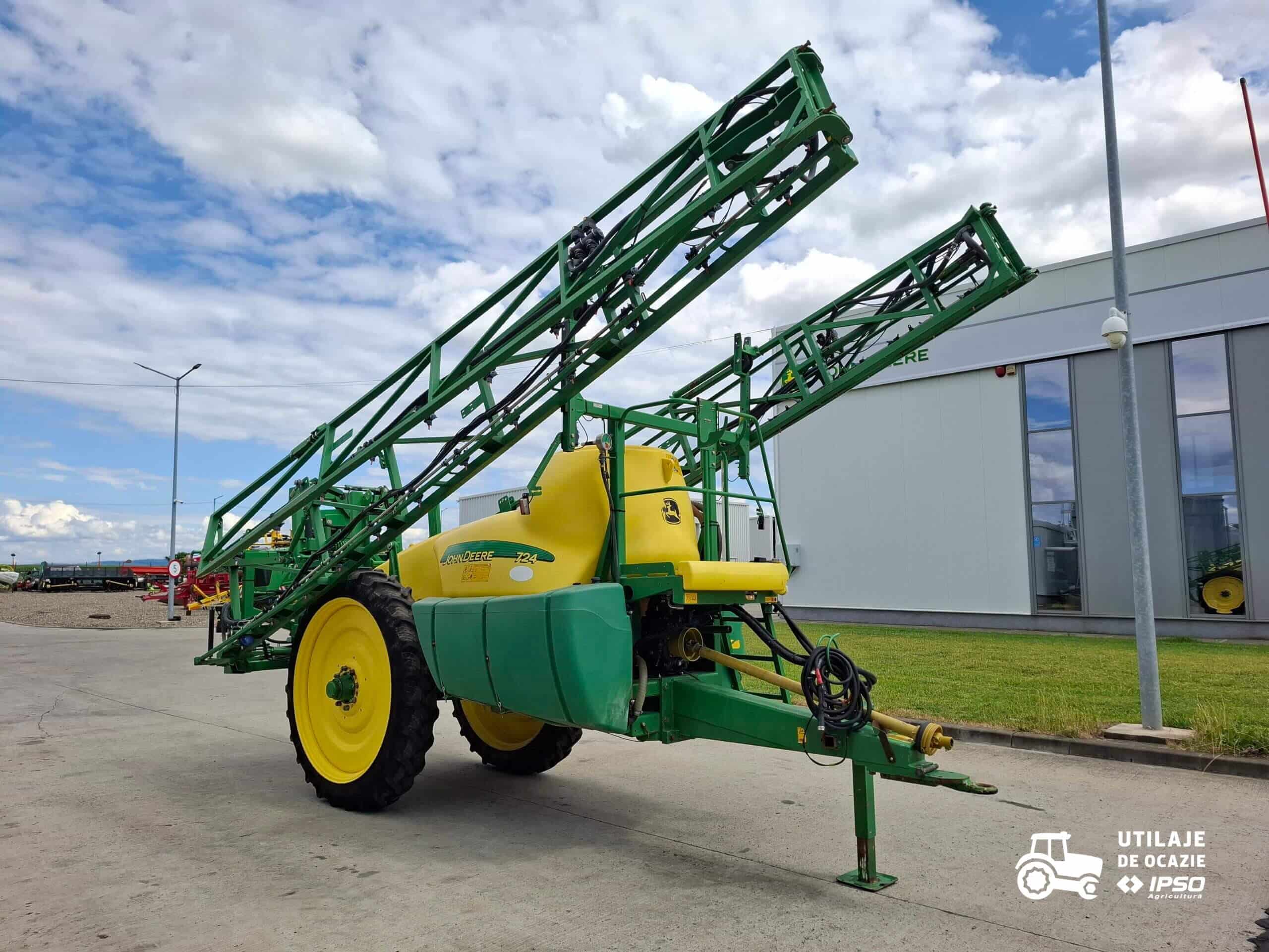 Sprayer tractat John Deere 724