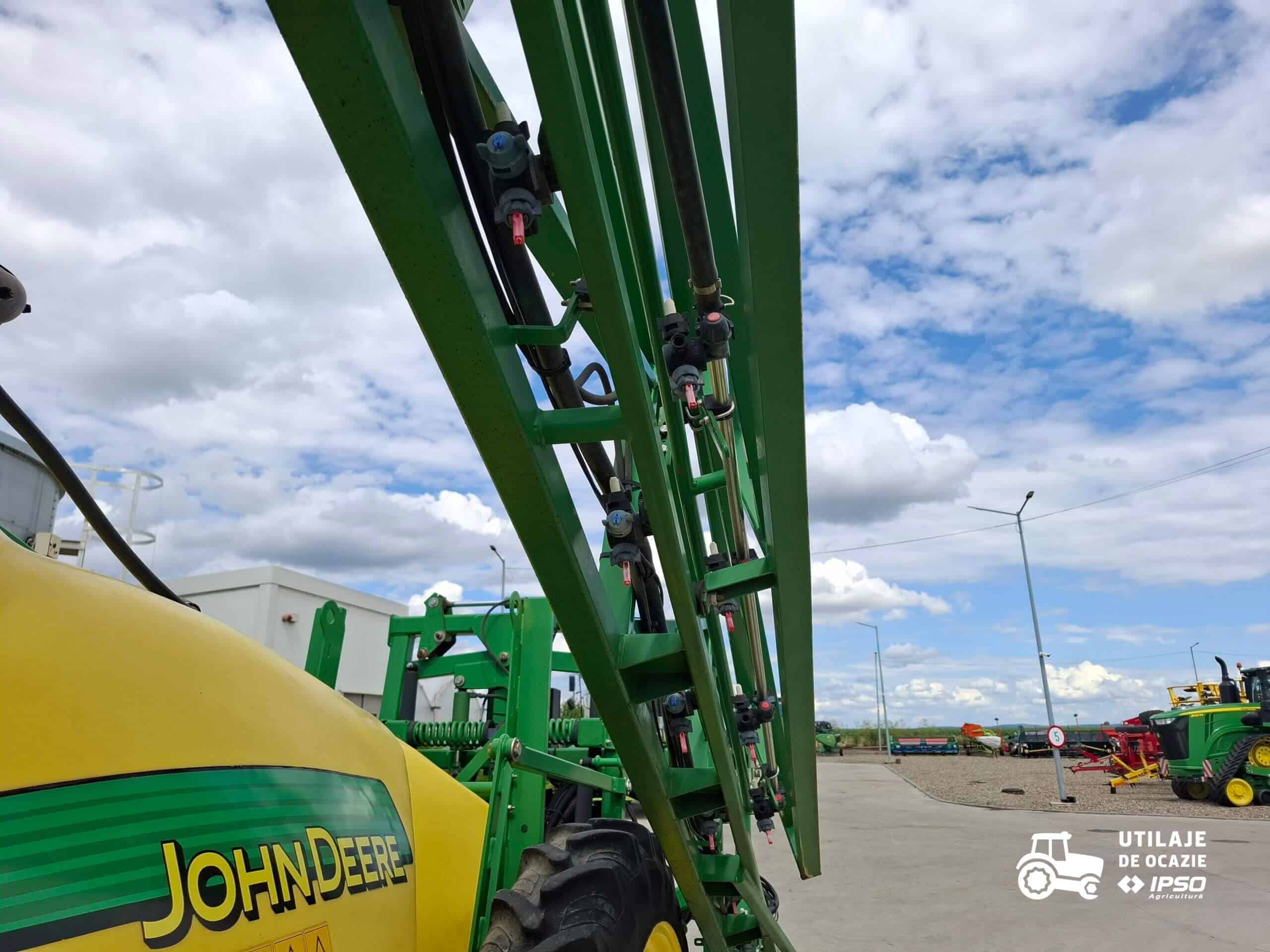 Sprayer tractat John Deere 724