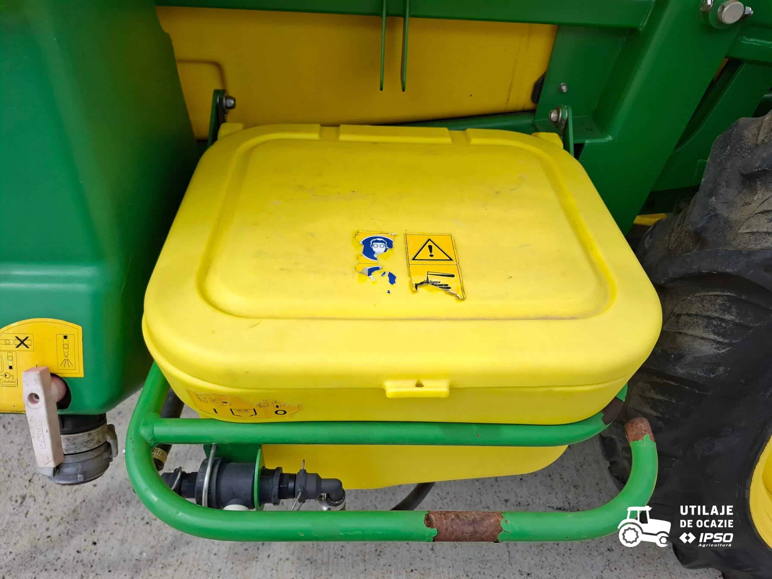Sprayer tractat John Deere 724