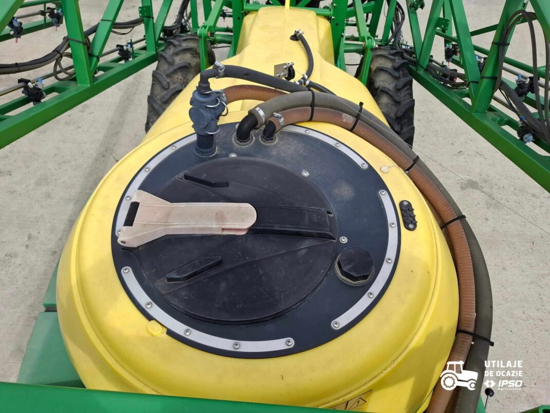 Sprayer tractat John Deere 724