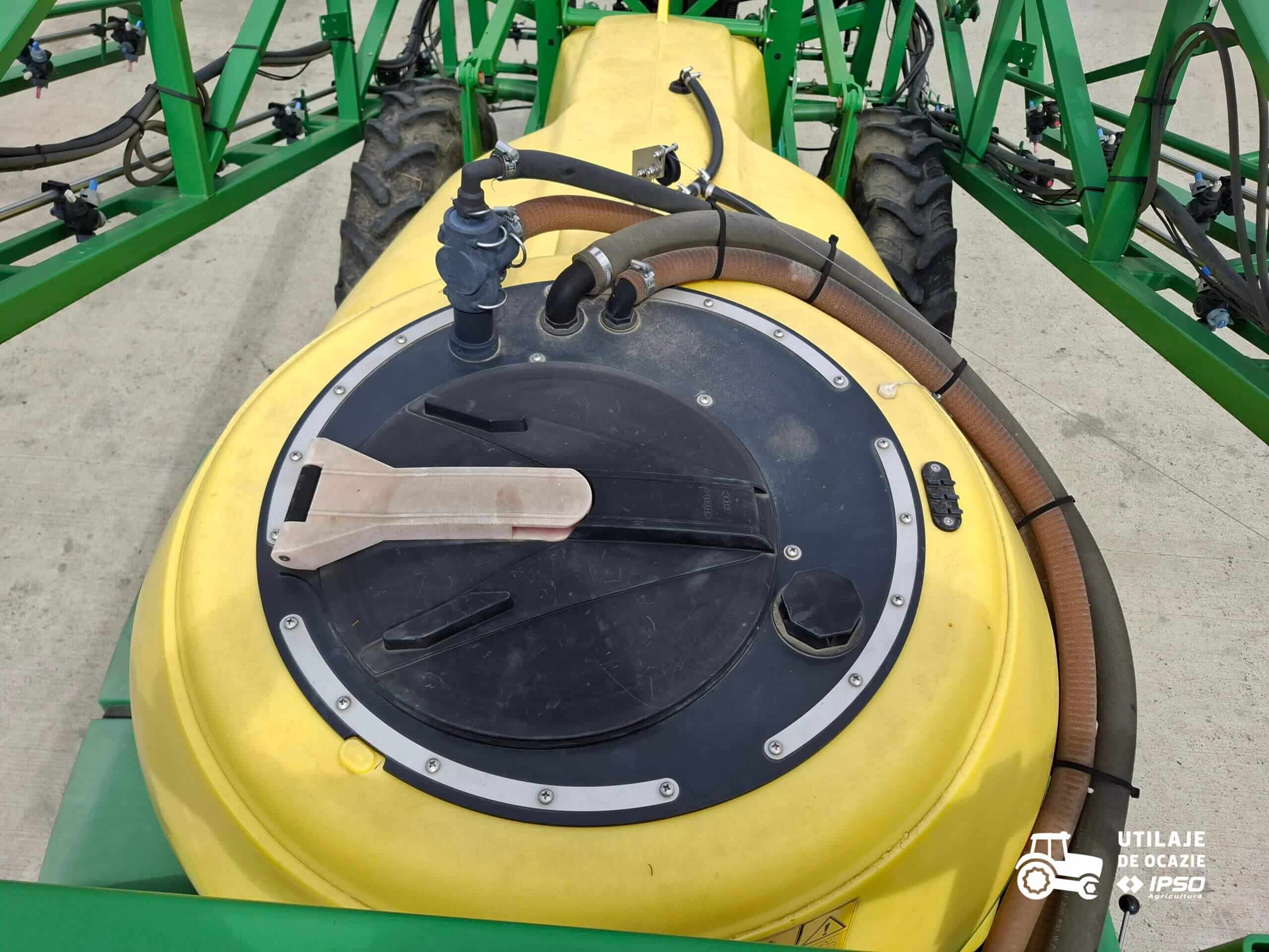 Sprayer tractat John Deere 724