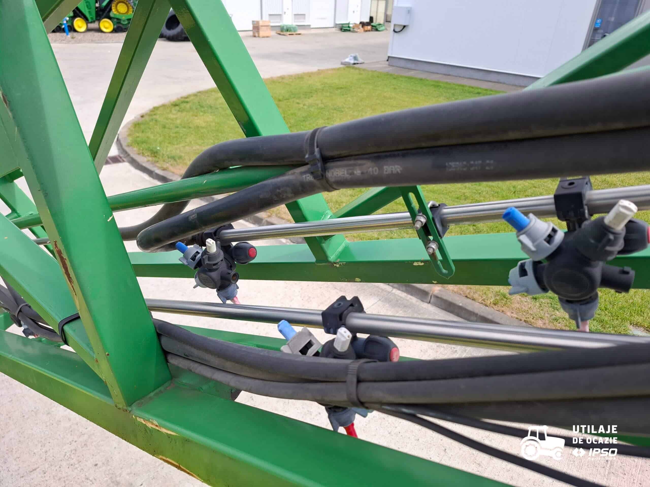 Sprayer tractat John Deere 724