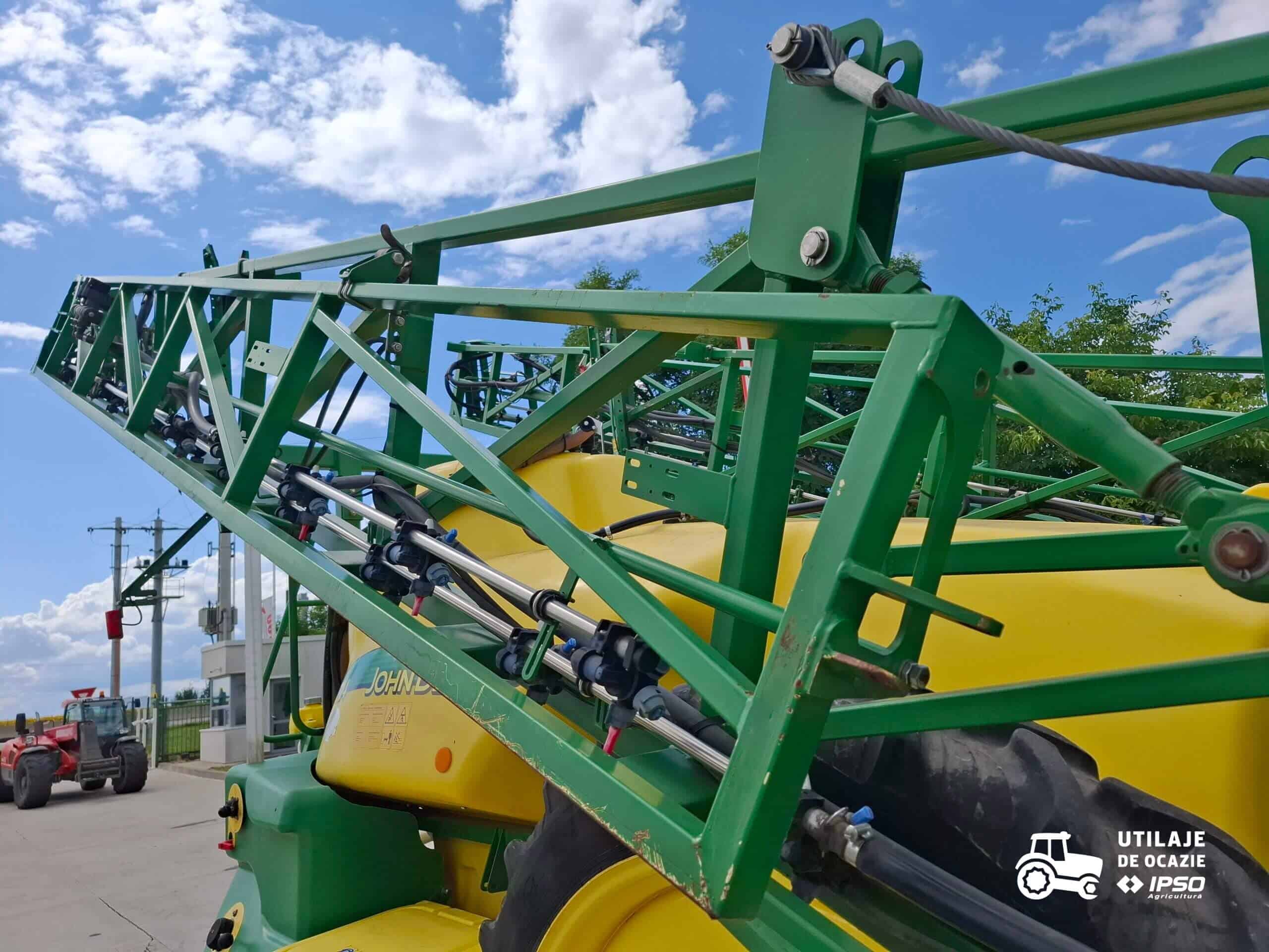 Sprayer tractat John Deere 724