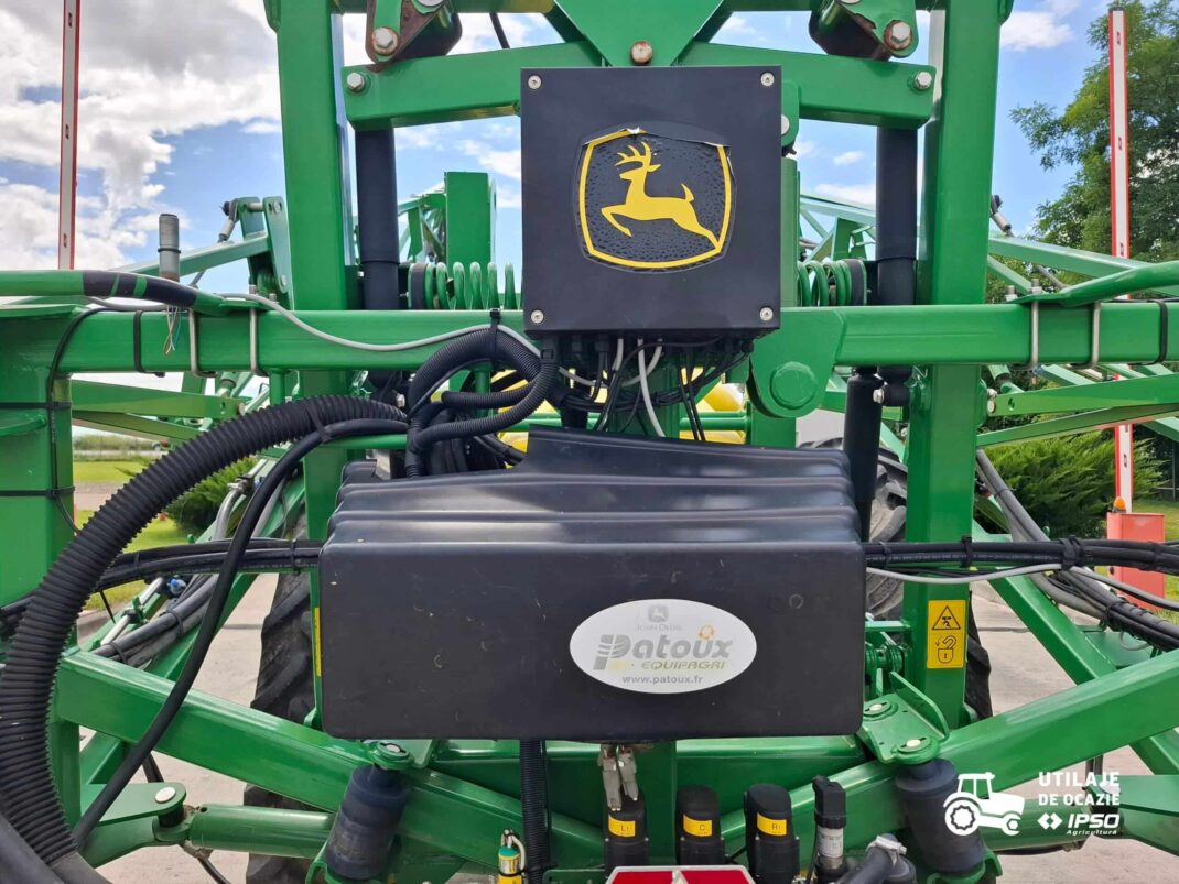Sprayer tractat John Deere 724