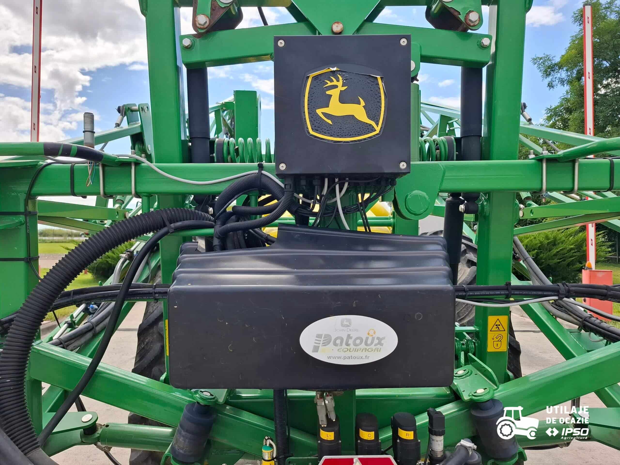 Sprayer tractat John Deere 724