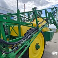 Sprayer tractat John Deere 724