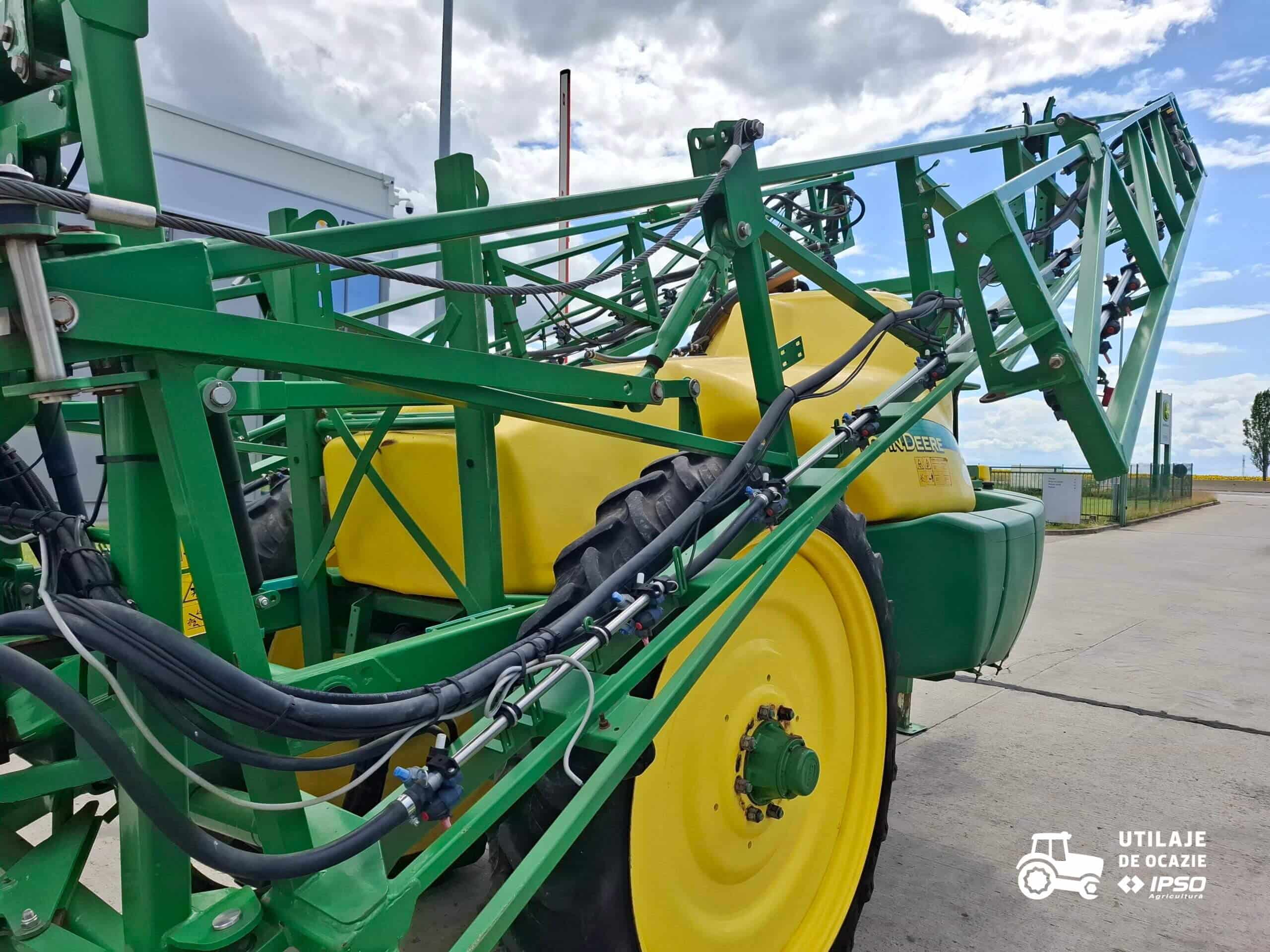 Sprayer tractat John Deere 724