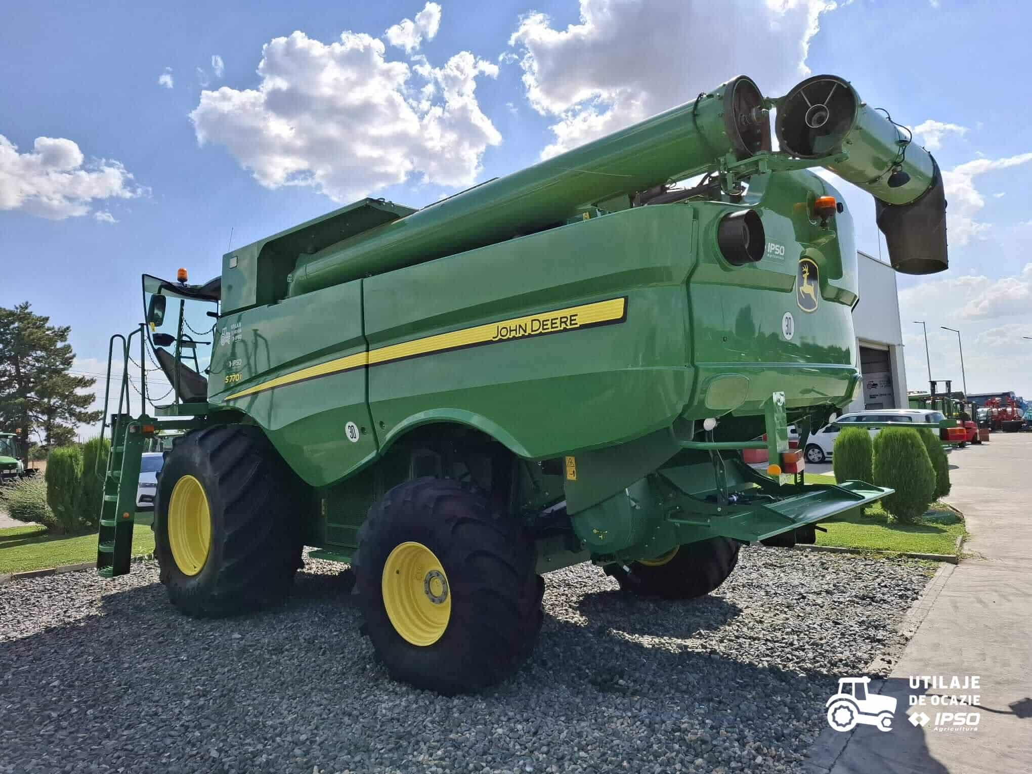 John Deere S770 + Header paioase