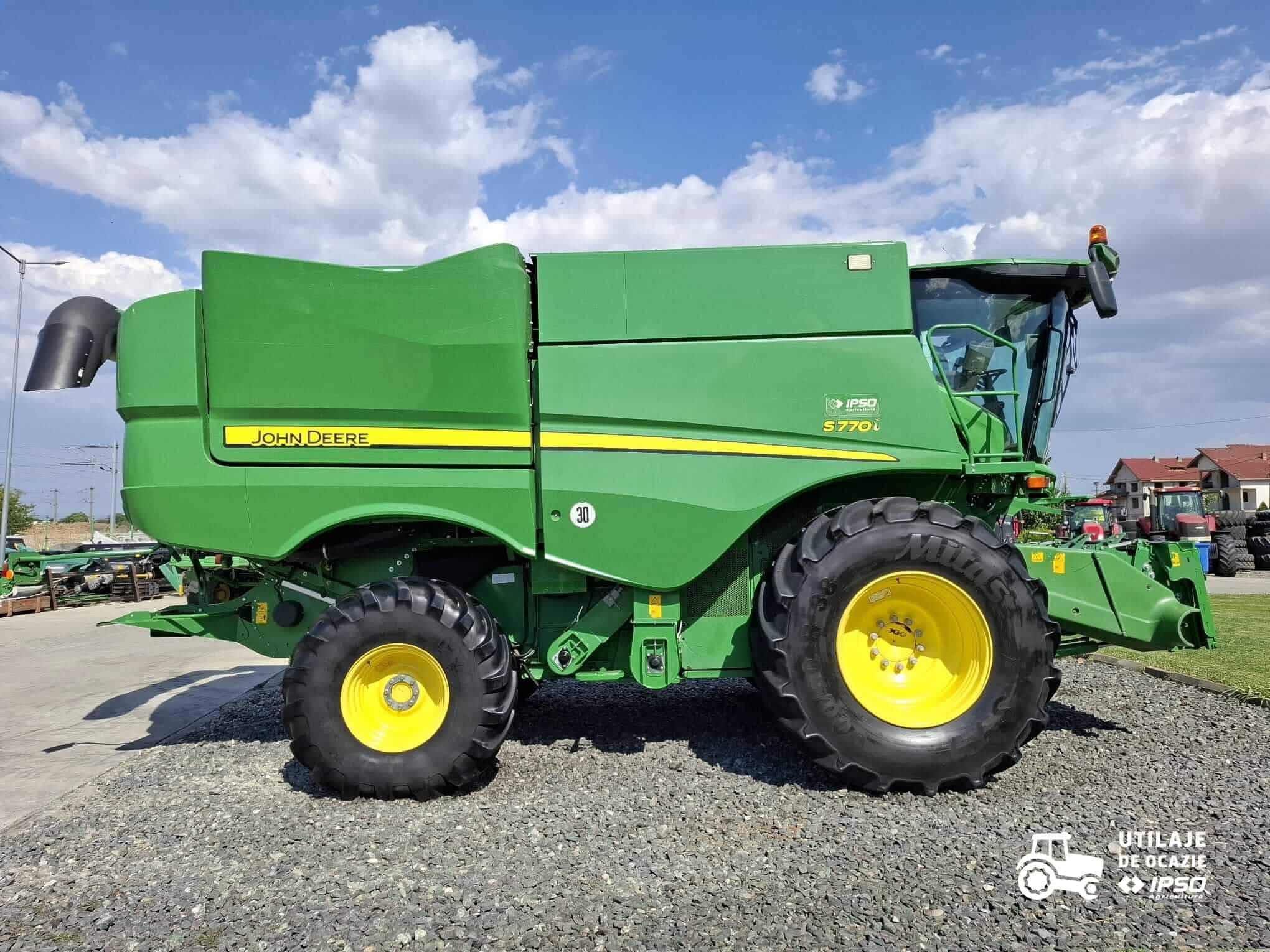 John Deere S770 + Header paioase