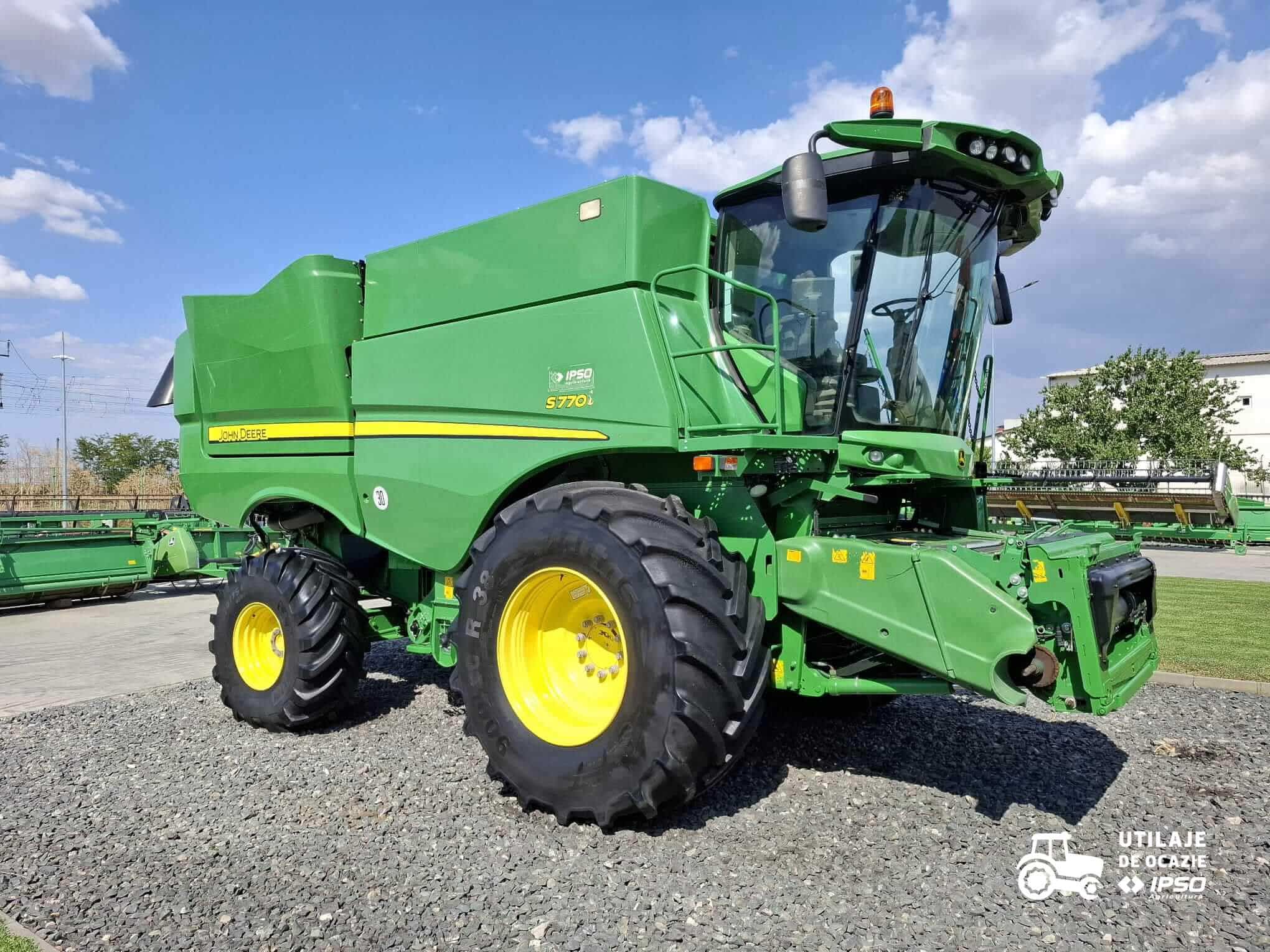 John Deere S770 + Header paioase