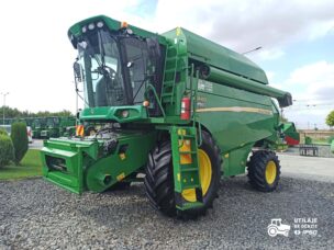 John Deere W440 + Header paioase