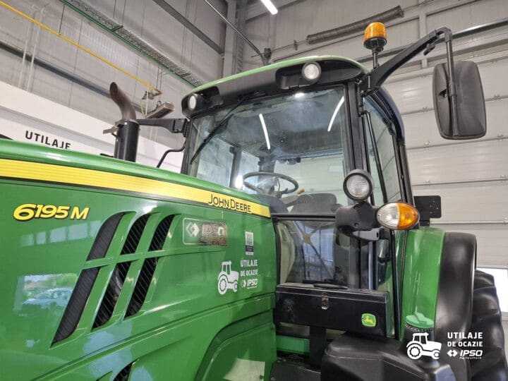 John Deere 6195M