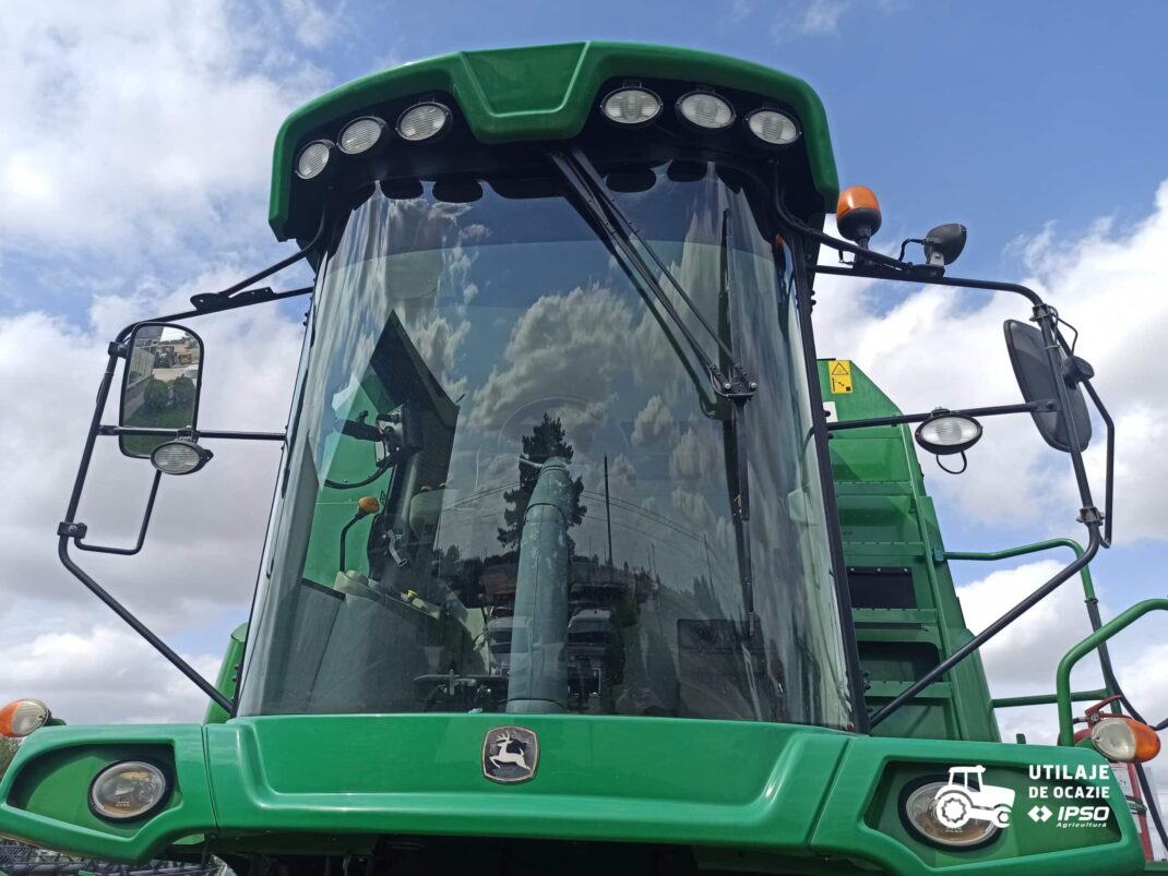 John Deere W440 + Header paioase