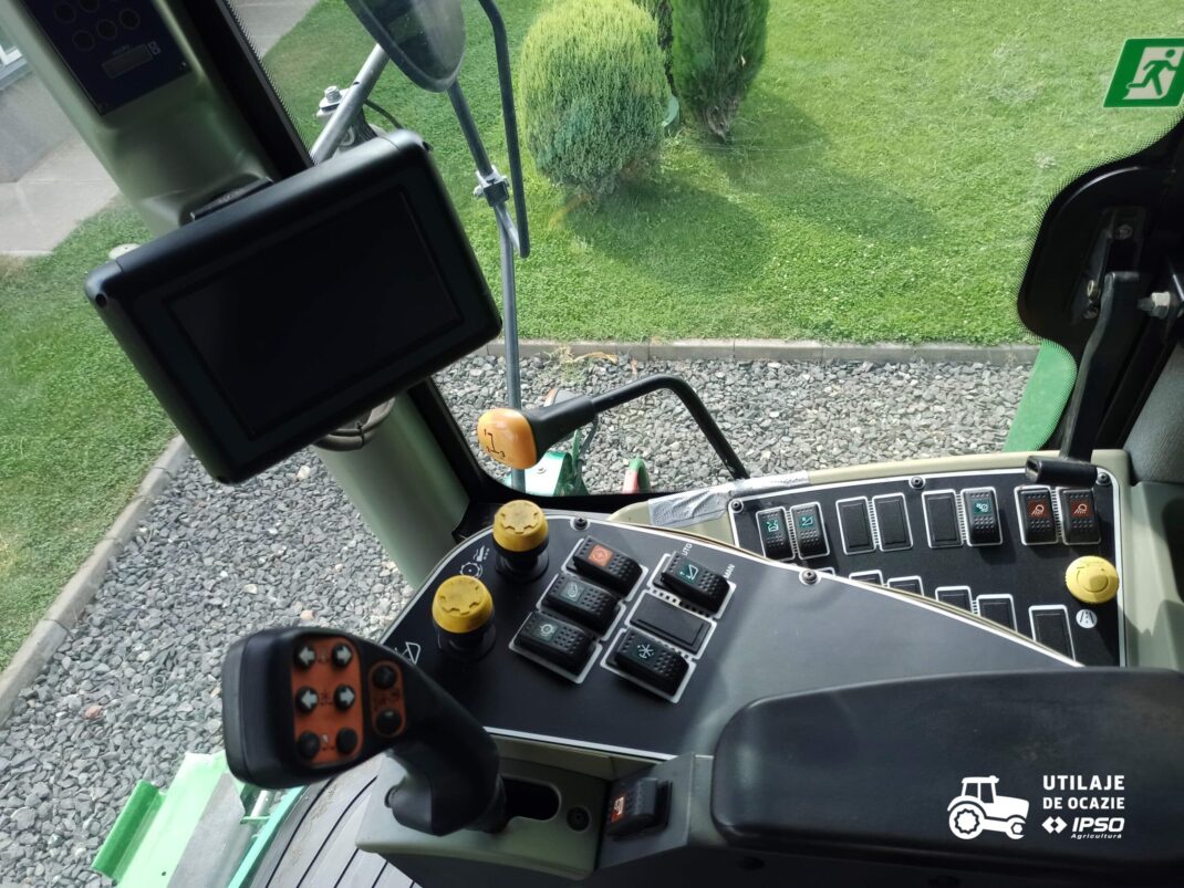 John Deere W440 + Header paioase