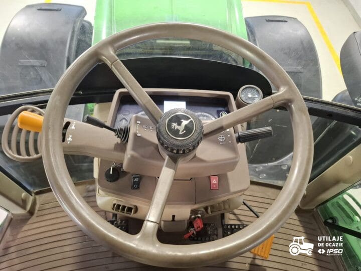 John Deere 6195M