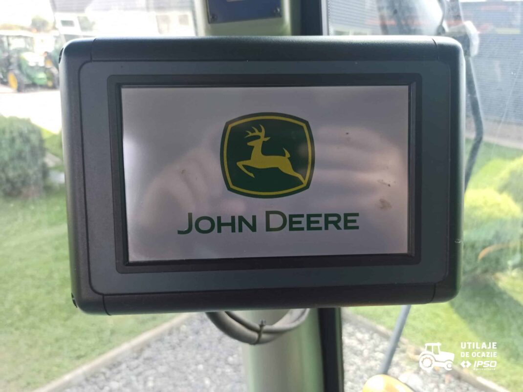 John Deere W440 + Header paioase