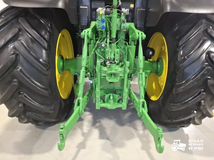 John Deere 6195M