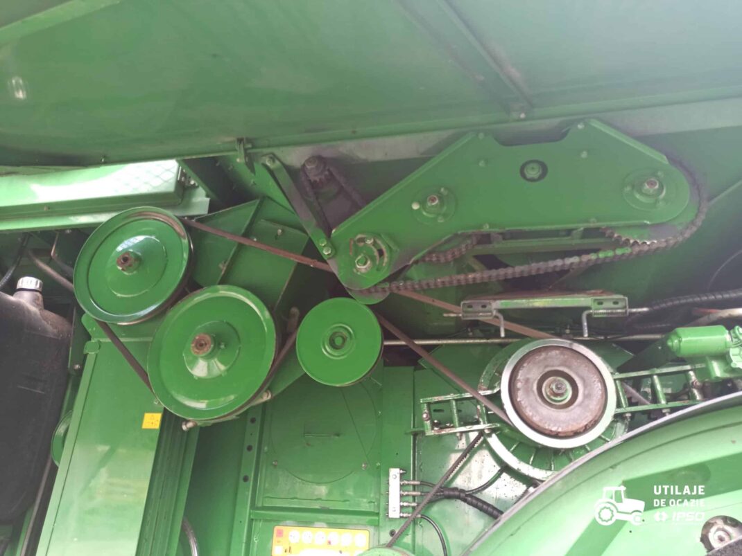 John Deere W440 + Header paioase