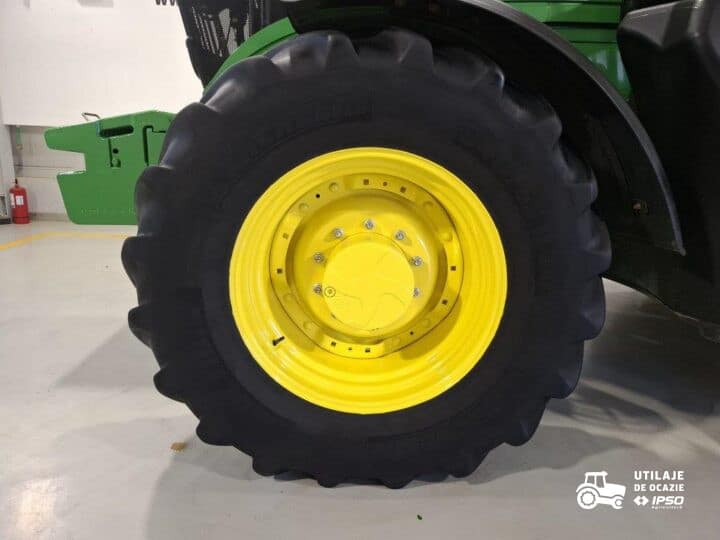 John Deere 6195M