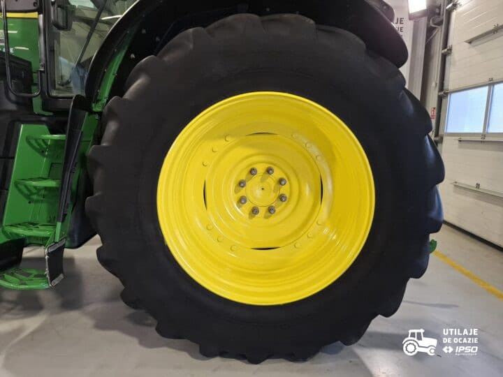 John Deere 6195M