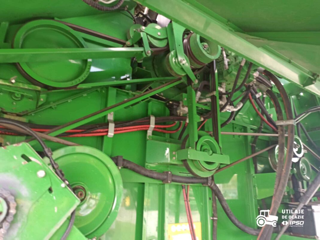 John Deere W440 + Header paioase
