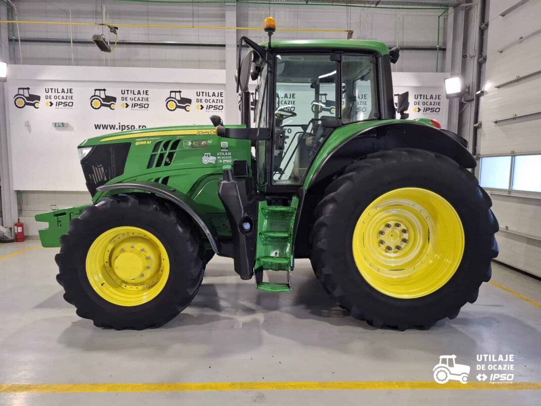 John Deere 6195M