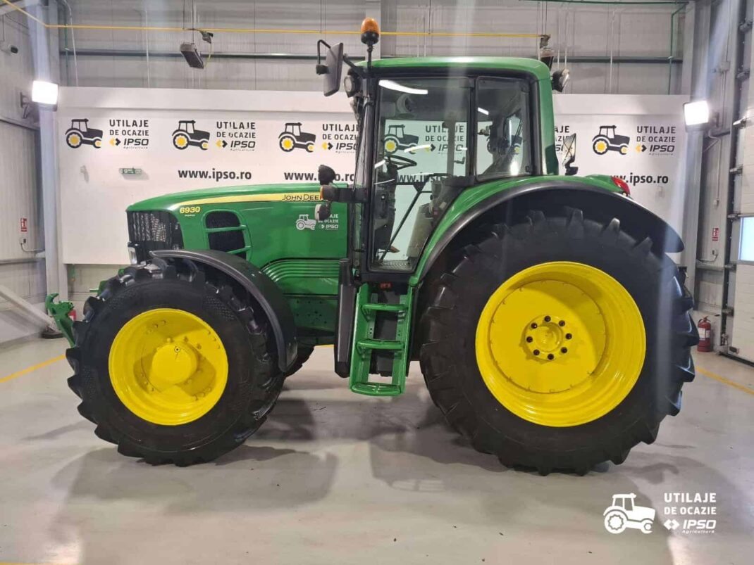 John Deere 6930