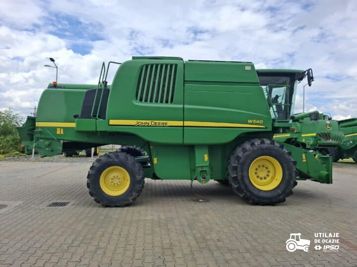 John Deere W540 + Header paioase