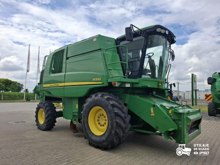 John Deere W540 + Header paioase