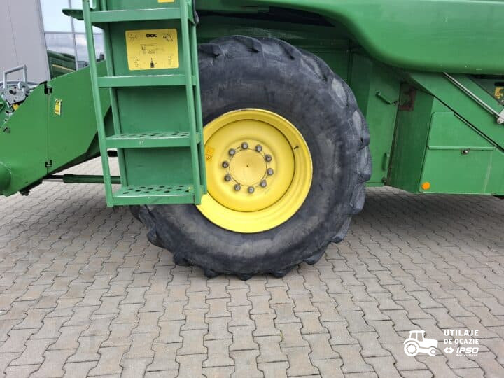 John Deere W540 + Header paioase